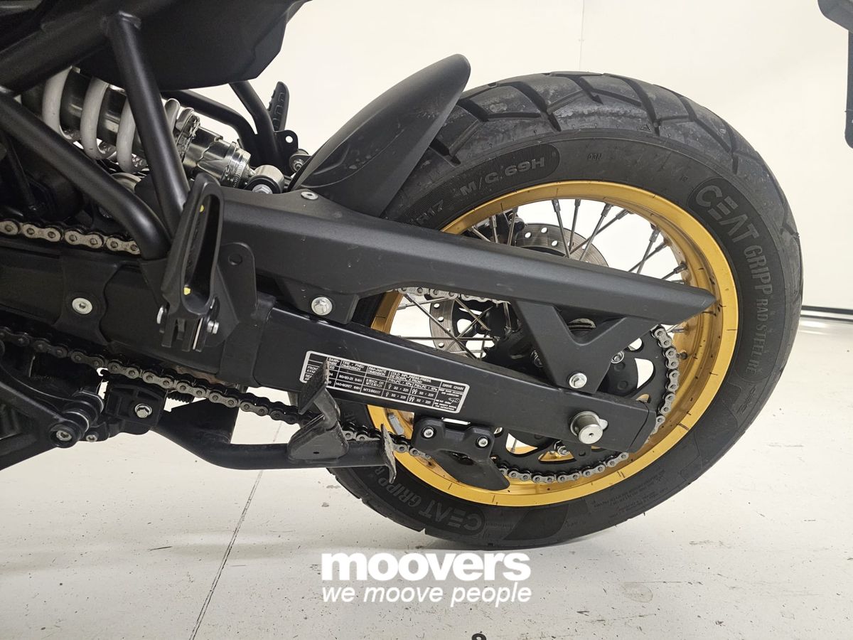 ROYAL ENFIELD HIMALAYAN 452