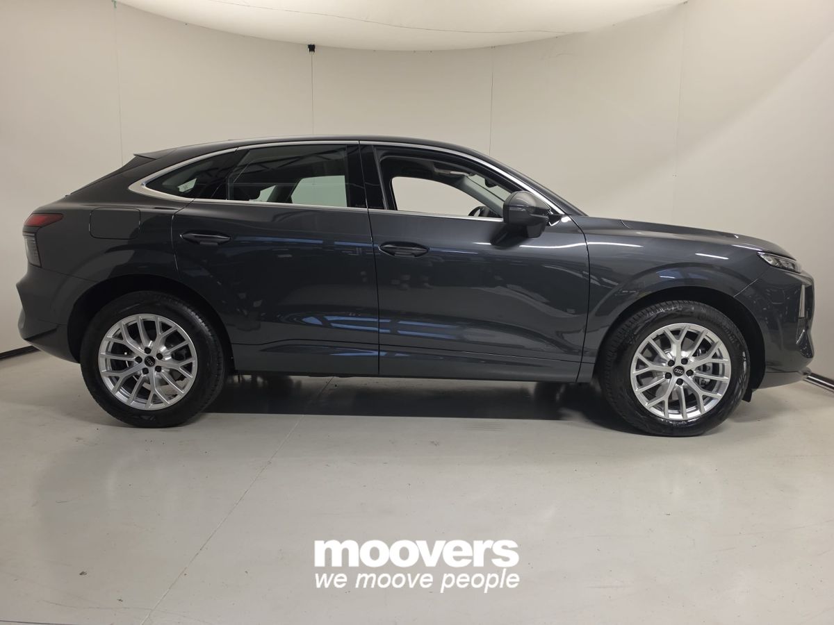 AUDI Q3 SPB TDI 110 kW S tronic Business Advanced
