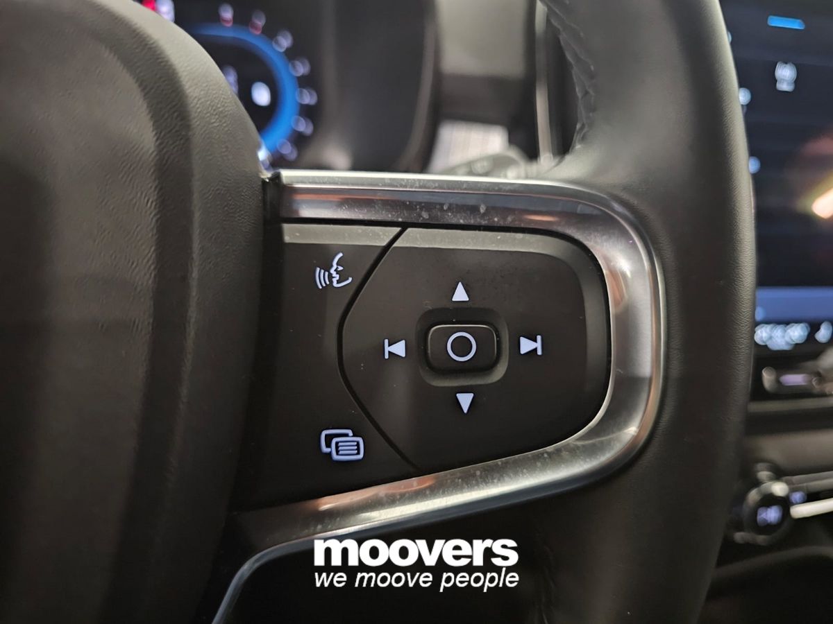 Volvo XC40 B3 automatico Plus Dark