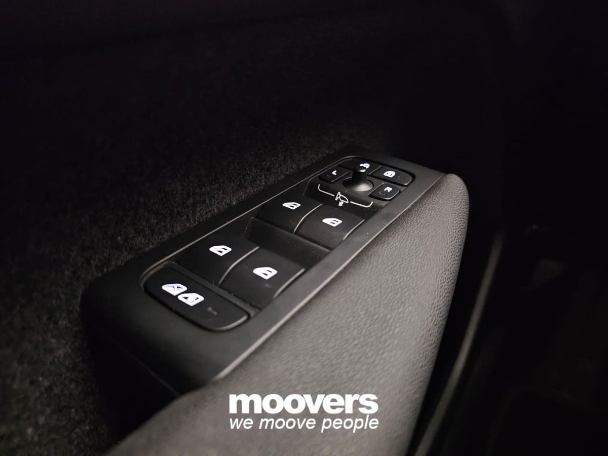 Volvo XC40 B3 automatico Plus Dark