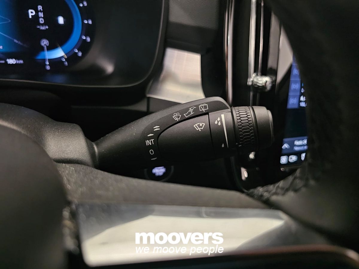 Volvo XC40 B3 automatico Plus Dark