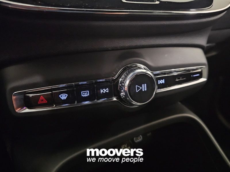 Volvo XC40 B3 automatico Plus Dark