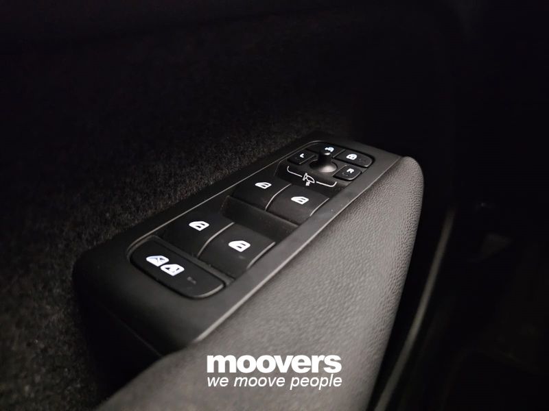Volvo XC40 B3 automatico Plus Dark