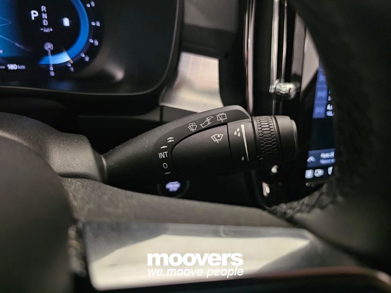 Volvo XC40 B3 automatico Plus Dark