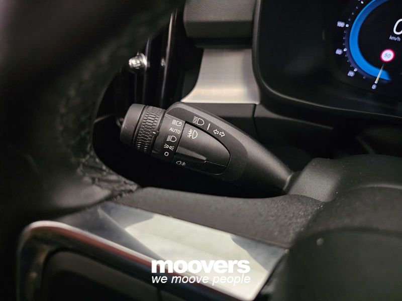 Volvo XC40 B3 automatico Plus Dark