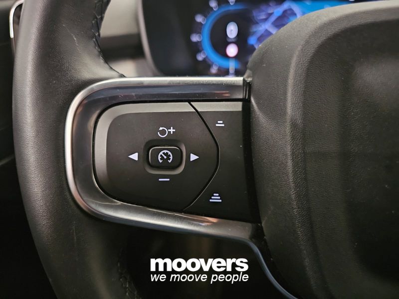 Volvo XC40 B3 automatico Plus Dark