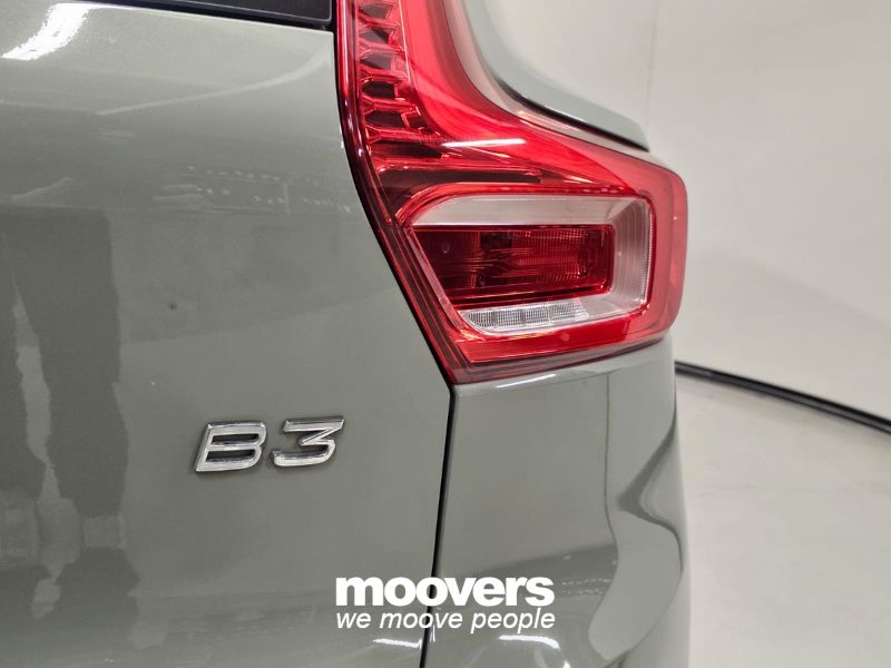 Volvo XC40 B3 automatico Plus Dark