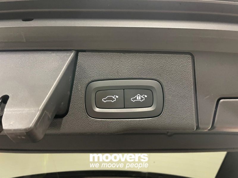 VOLVO XC60 B5 (d) AWD automatico Plus Dark